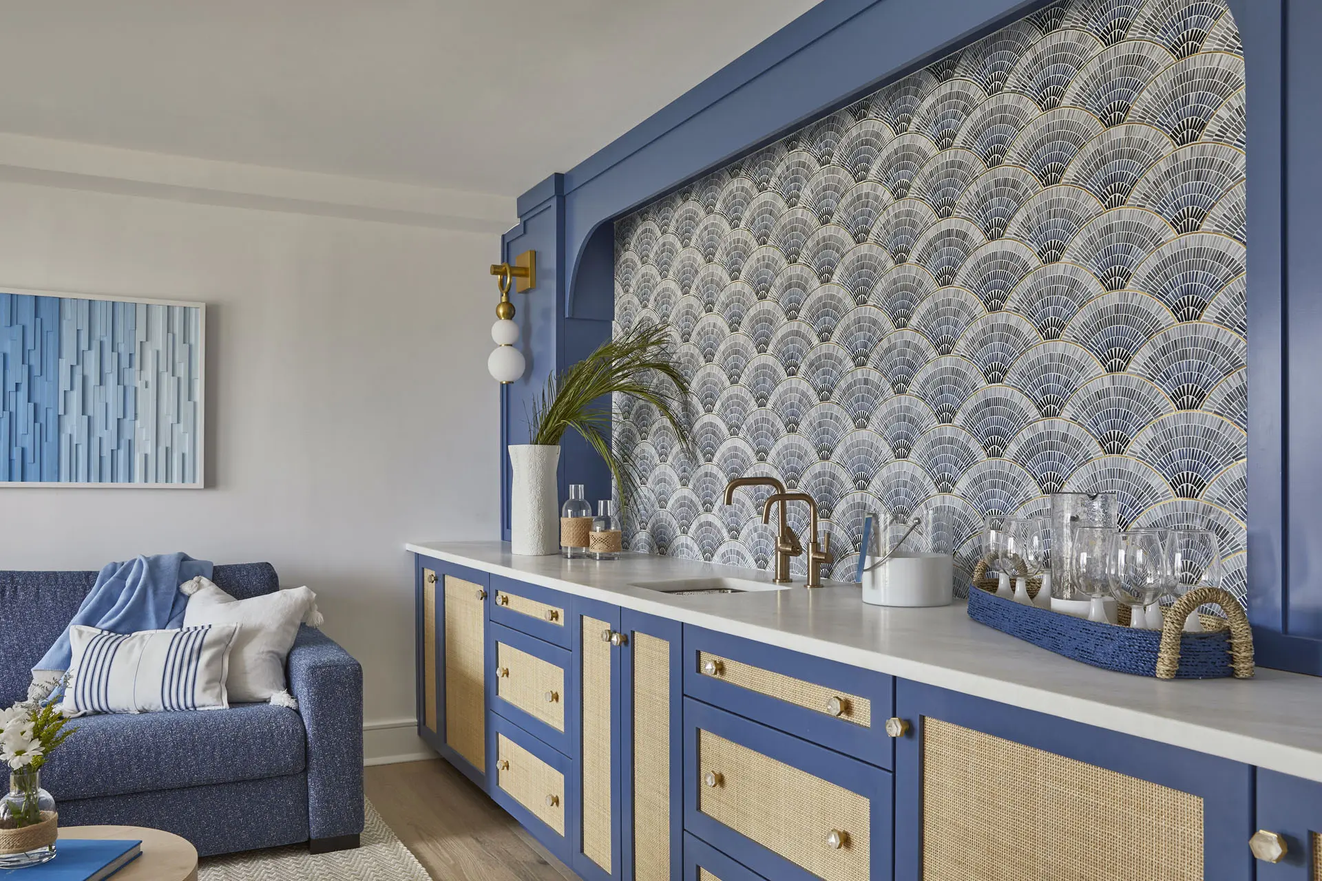 Beach House Living Room With Wet Bar