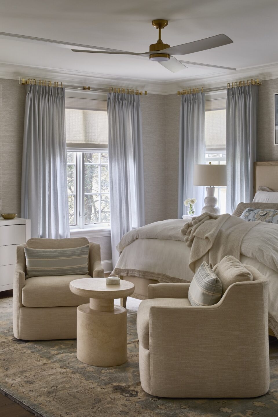 Bedroom Interior Design Accent Chairs And Table