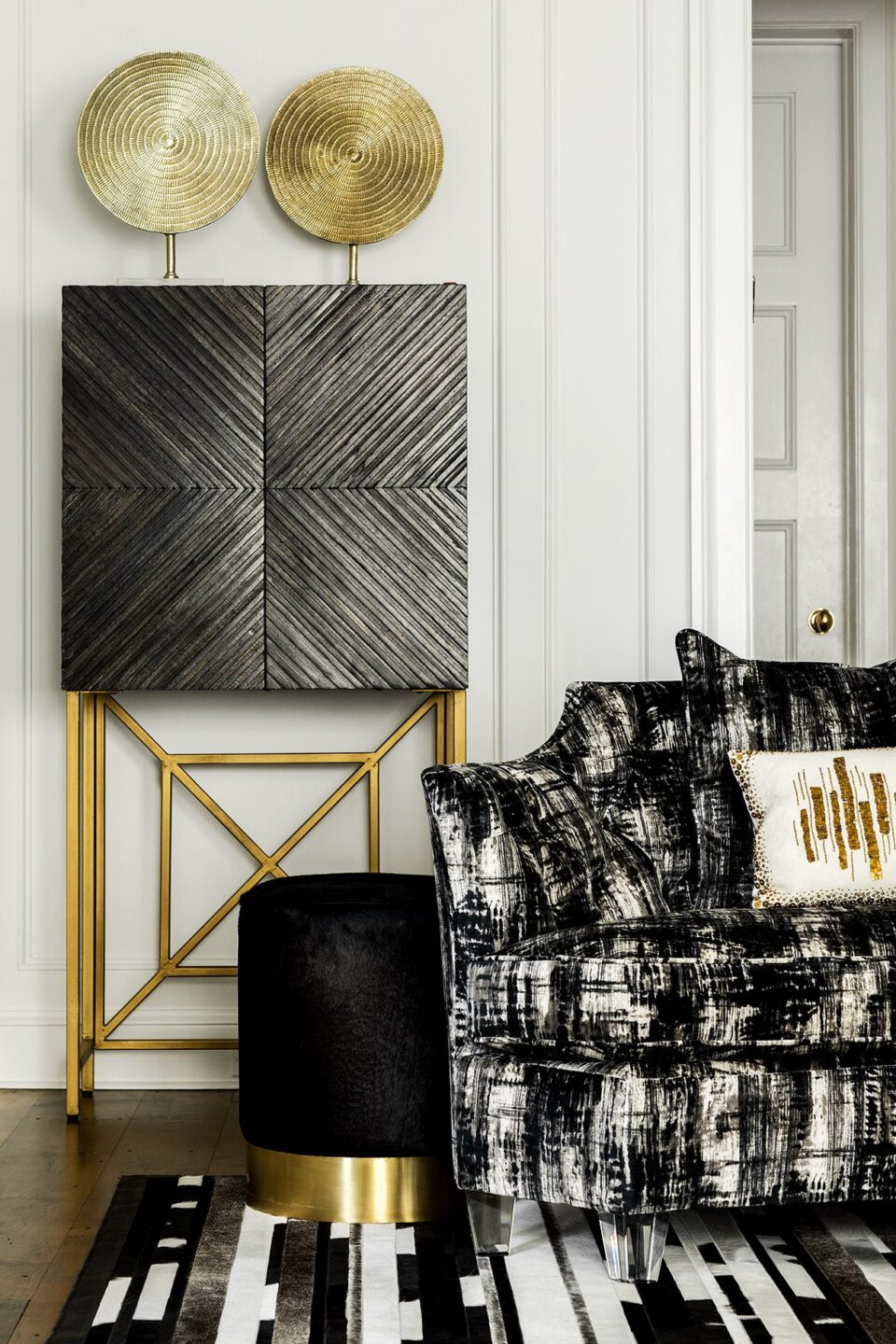 Black And White Formal Living Room Design With Gold Accents