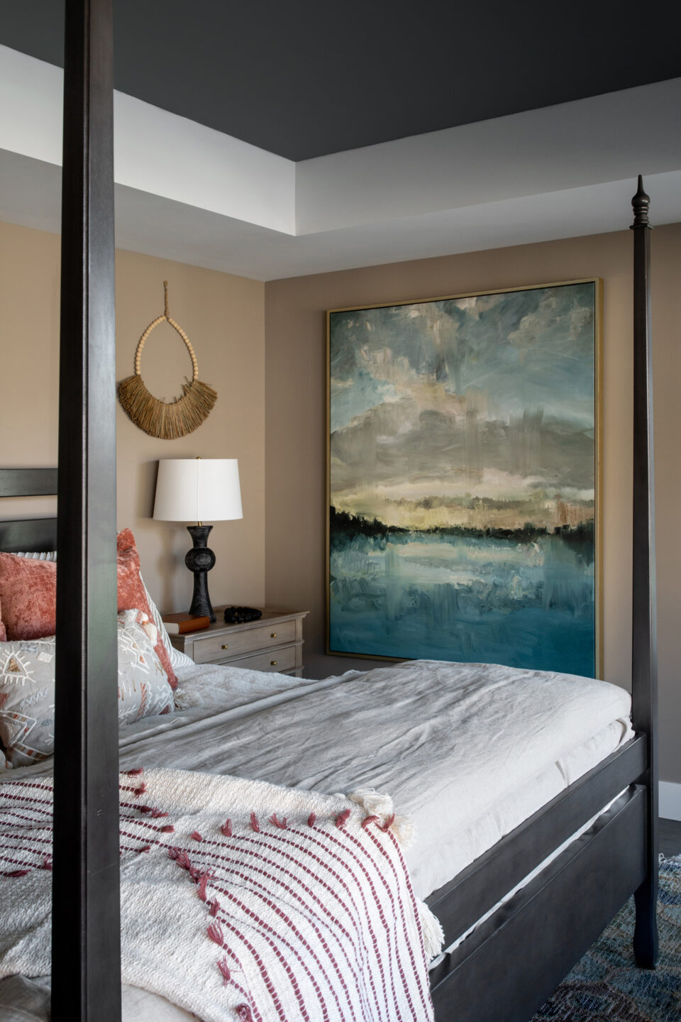 Black Bed Post Framed Bedroom Design