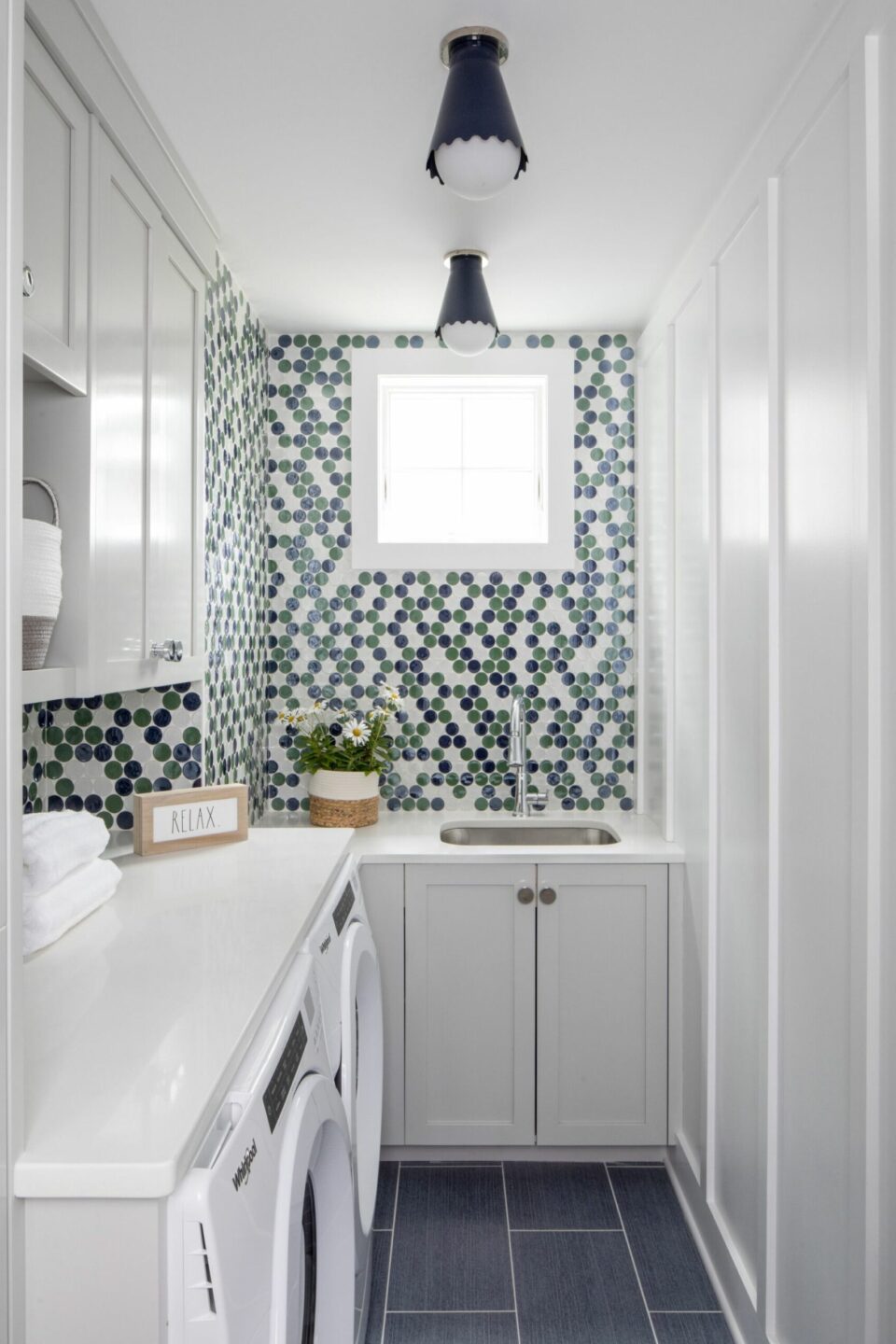 Laundry Room Interior Design With Sink